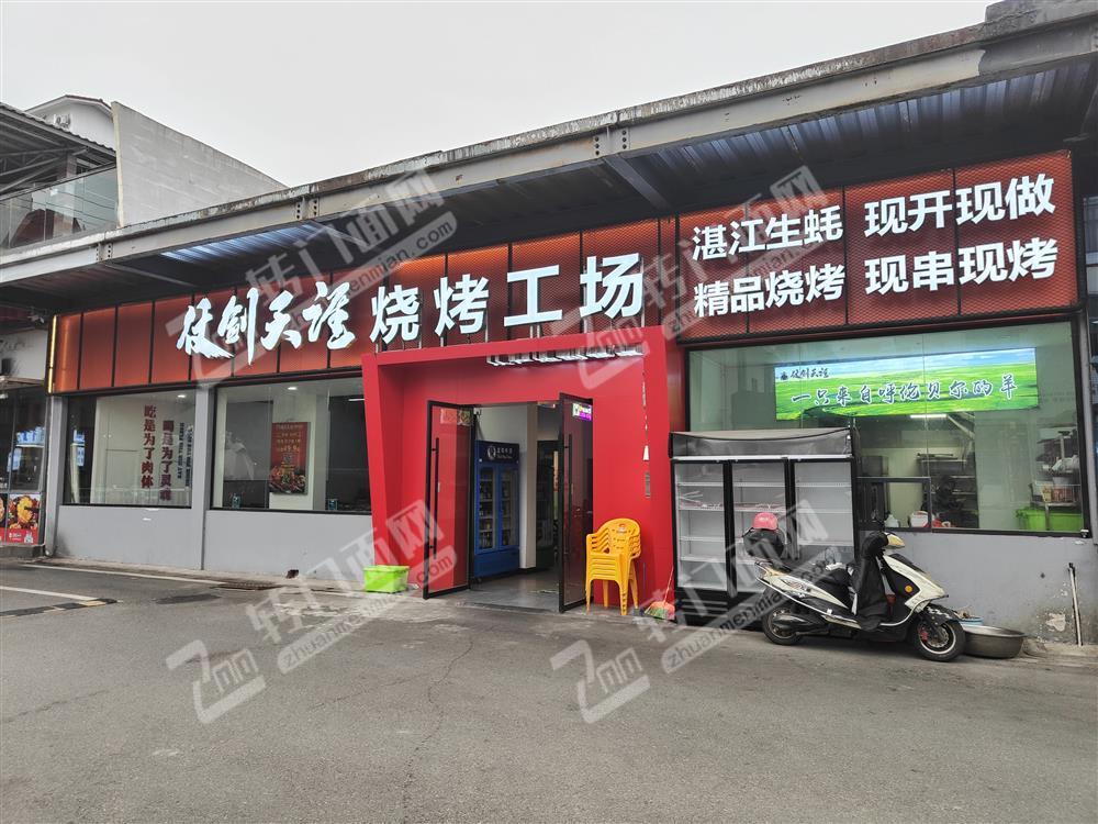 开发区金丰路夜宵店转让门口停车外摆方便