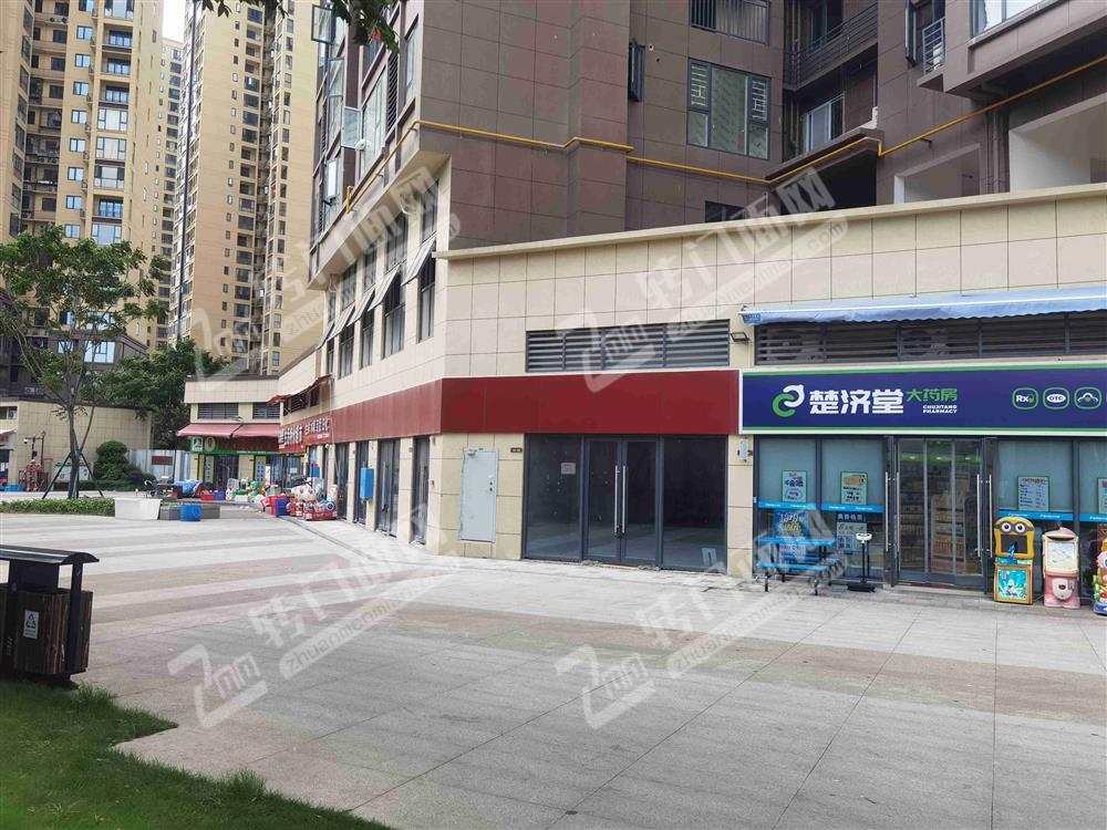 大型成熟高档小区出入口临街170+75平门面直租(可分租)